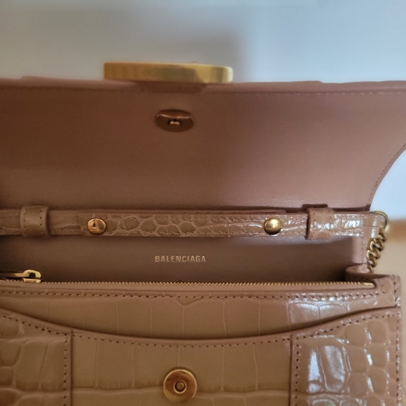 Balenciaga Hourglass Croc-Embossed Wallet on Chain - Picture 4 of 6